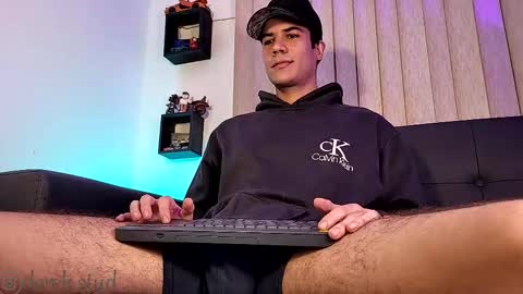 Snapshot of derek_stud_ chatting on October 11, 2025, 4:33 am Derek independent model online show from October 11, 2025, 4:33 am