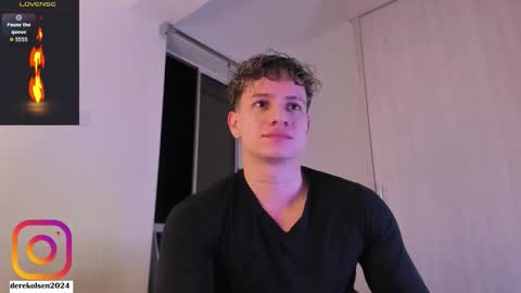 Derek  IG Derekolsen2024 online show from October 21, 2025, 3:18 am