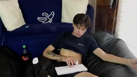 Derek online show from November 22, 2025, 8:08 pm