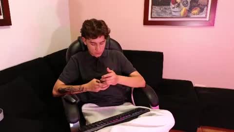 Derek online show from June 12, 2026, 1:59 am