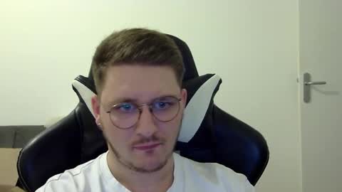 Snapshot of dervechi chatting on October 11, 2025, 2:04 pm dervechi online show from October 11, 2025, 2:04 pm