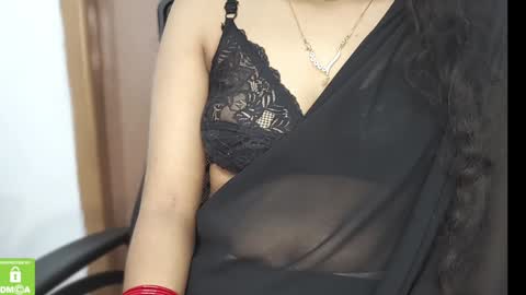 Snapshot of desicoupleshow chatting on January 18, 2025, 6:21 pm Eva and Adam online show from January 18, 2025, 6:21 pm