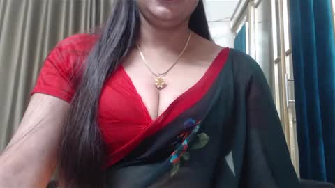 Snapshot of desimaisa130 chatting on December 13, 2024, 5:00 pm Maisa online show from December 13, 2024, 5:00 pm