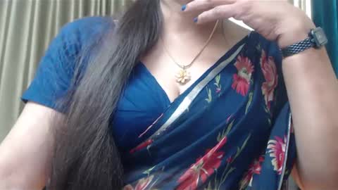 Snapshot of desimaisa130 chatting on December 17, 2024, 10:00 pm Maisa online show from December 17, 2024, 10:00 pm