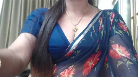 Snapshot of desimaisa130 chatting on December 18, 2024, 5:10 pm Maisa online show from December 18, 2024, 5:10 pm