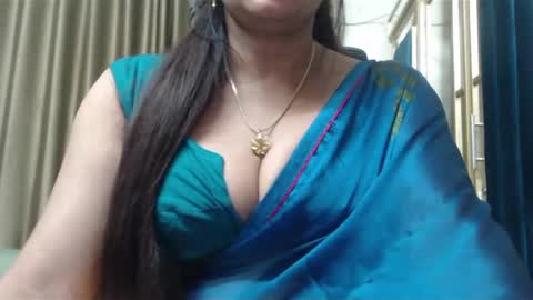 Snapshot of desimaisa130 chatting on December 19, 2024, 7:29 pm Maisa online show from December 19, 2024, 7:29 pm