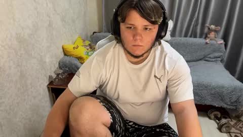 Snapshot of desiredude9 chatting on September 23, 2025, 6:44 pm desiredude9 online show from September 23, 2025, 6:44 pm