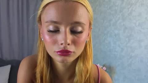 Snapshot of desireeclipse chatting on September 12, 2025, 6:35 am Willow online show from September 12, 2025, 6:35 am