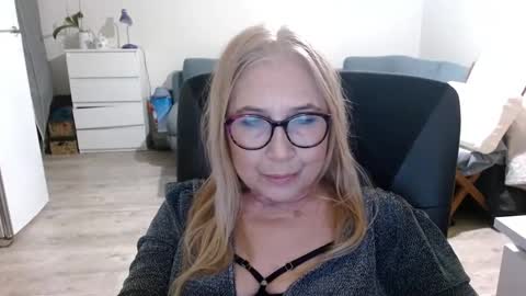 S O F I A online show from February 12, 2025, 6:40 pm