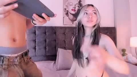 Snapshot of destello_xxx chatting on June 12, 2026, 5:01 pm Destello online show from June 12, 2026, 5:01 pm