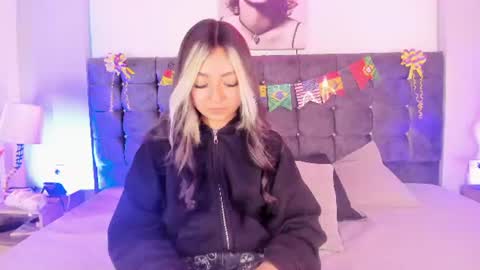 Snapshot of destello_xxx chatting on July 5, 2026, 6:15 pm Destello online show from July 5, 2026, 6:15 pm
