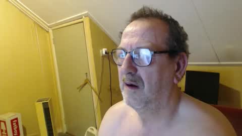 Snapshot of destelp chatting on February 8, 2026, 11:08 pm destelp online show from February 8, 2026, 11:08 pm