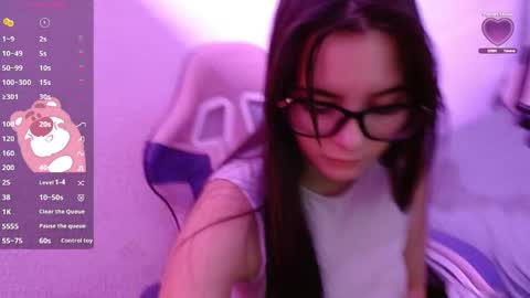 destinya_ online show from May 24, 2026, 11:15 am