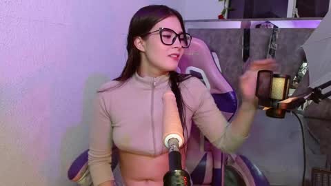 destinya_ online show from May 25, 2026, 11:05 am