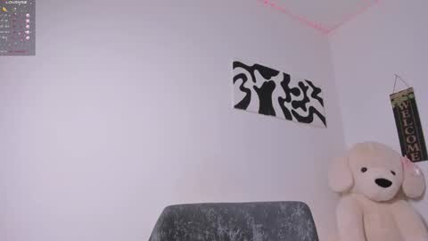 desty_y online show from December 15, 2025, 5:01 am