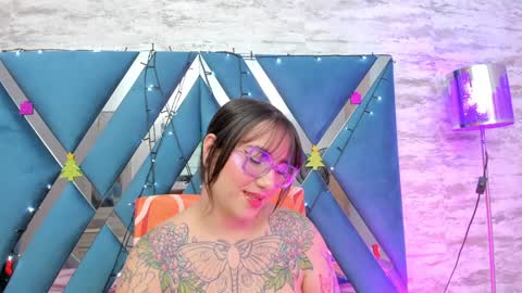 Snapshot of deva_blue chatting on December 11, 2024, 8:04 am Deva Blue online show from December 11, 2024, 8:04 am