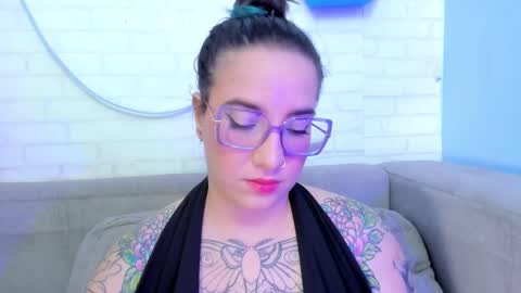 Snapshot of deva_blue chatting on February 13, 2025, 4:43 am Deva Blue online show from February 13, 2025, 4:43 am