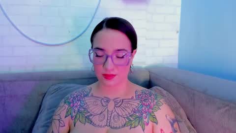 Snapshot of deva_blue chatting on March 5, 2025, 3:29 am Deva Blue online show from March 5, 2025, 3:29 am