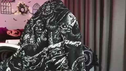 Snapshot of devil_s_bride chatting on May 1, 2026, 6:01 pm devil_s_bride online show from May 1, 2026, 6:01 pm
