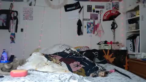 Snapshot of devilg1rl chatting on January 24, 2025, 3:00 am poutyangel online show from January 24, 2025, 3:00 am