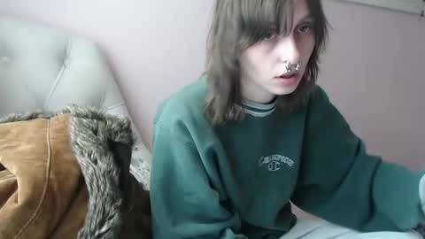 Snapshot of devilg1rl chatting on September 30, 2025, 9:53 pm poutyangel online show from September 30, 2025, 9:53 pm