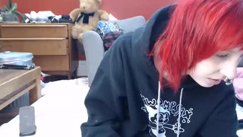 Snapshot of devilg1rl chatting on November 30, 2025, 10:25 pm poutyangel online show from November 30, 2025, 10:25 pm