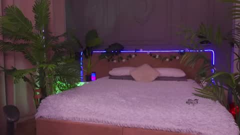 devilinee online show from February 27, 2025, 7:01 am