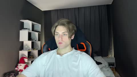 devilnut1 online show from November 15, 2025, 6:37 pm