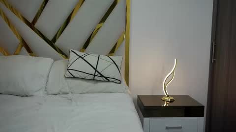 Devin Hunter online show from February 11, 2025, 12:49 am