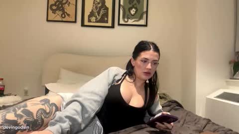 Devin online show from December 13, 2025, 11:54 pm