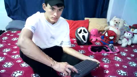 Snapshot of dey_royce chatting on April 8, 2026, 5:07 am Dey royce online show from April 8, 2026, 5:07 am