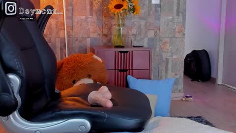 JULIAN online show from September 19, 2025, 3:34 pm