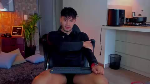 JULIAN online show from November 22, 2025, 9:14 pm