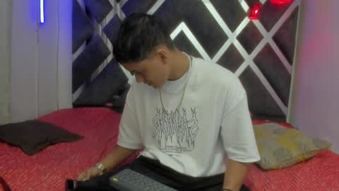 Deyvis Taylor7 online show from January 5, 2025, 1:56 am