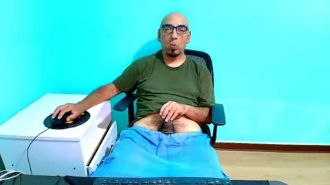Snapshot of dharne10 chatting on July 19, 2026, 5:33 am dharne10 online show from July 19, 2026, 5:33 am