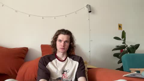 Snapshot of di_n_alex chatting on May 10, 2026, 8:41 am Di Alex online show from May 10, 2026, 8:41 am
