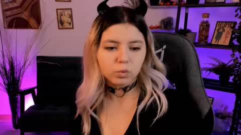 Snapshot of diaangell chatting on March 11, 2025, 5:02 pm Dia online show from March 11, 2025, 5:02 pm