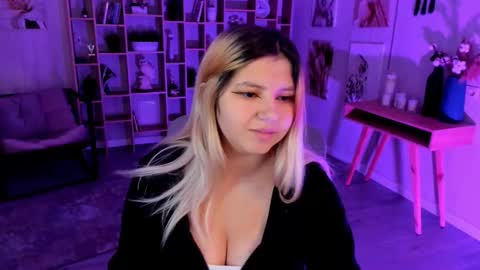 Snapshot of diaangell chatting on October 7, 2025, 7:55 pm Dia online show from October 7, 2025, 7:55 pm