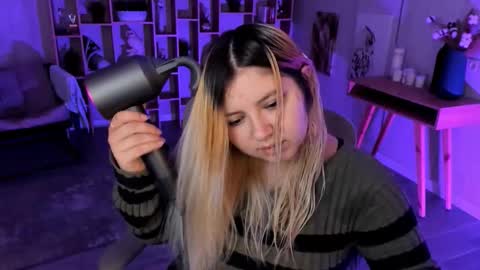 Snapshot of diaangell chatting on October 14, 2025, 7:25 pm Dia online show from October 14, 2025, 7:25 pm