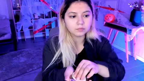 Snapshot of diaangell chatting on November 1, 2025, 8:00 pm Dia online show from November 1, 2025, 8:00 pm