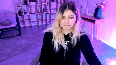 Snapshot of diaangell chatting on November 9, 2025, 7:50 am Dia online show from November 9, 2025, 7:50 am