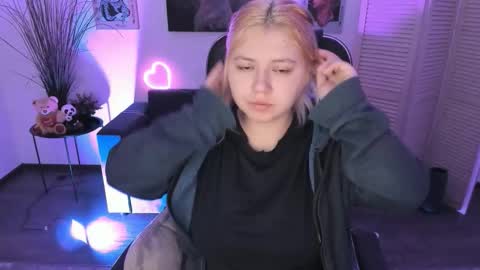 Snapshot of diaangell chatting on November 23, 2025, 7:46 pm Dia online show from November 23, 2025, 7:46 pm