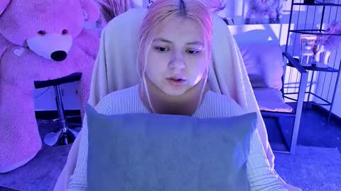 Snapshot of diaangell chatting on November 24, 2025, 7:02 pm Dia online show from November 24, 2025, 7:02 pm