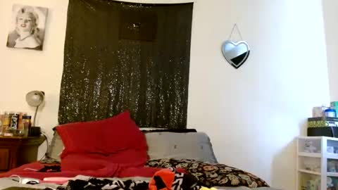 DiamondMonroeXo online show from February 4, 2025, 7:22 pm