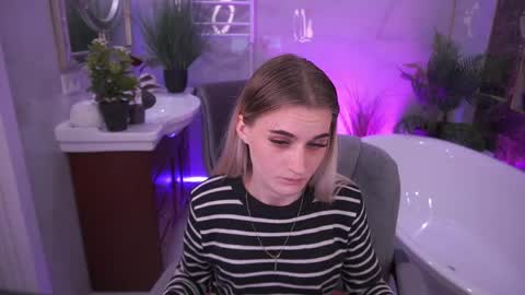 DiamondNina online show from April 18, 2026, 7:40 pm