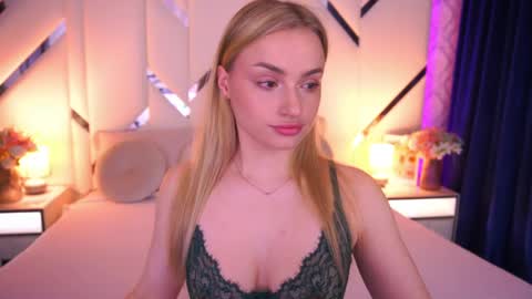 diana_nova online show from May 25, 2026, 6:52 am