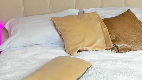 dianac1998 online show from February 14, 2026, 5:43 pm