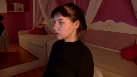 DianaPittman online show from November 10, 2025, 8:19 pm