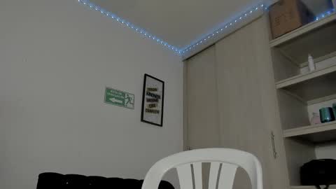 Snapshot of diegsz_ chatting on February 1, 2025, 9:19 pm diego online show from February 1, 2025, 9:19 pm