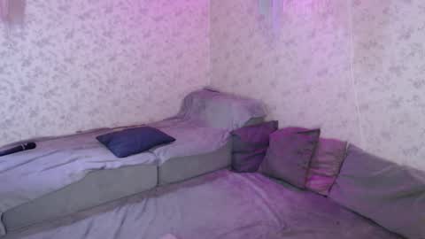 Hi im Alice 3 Im usualy online 03-10 or 17-21 UTC0 online show from March 8, 2026, 1:14 am